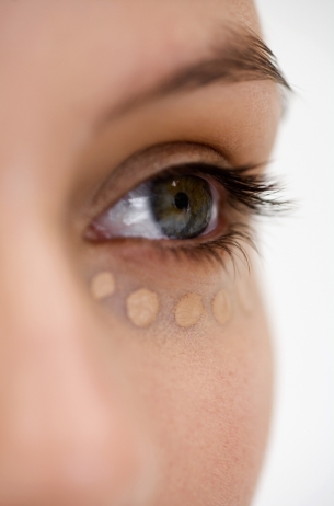 How to Conceal Dark Under-Eye Circles