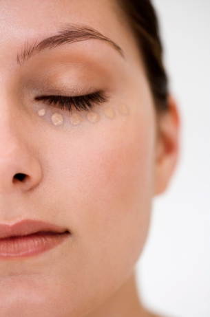 How to Conceal Dark Under-Eye Circles