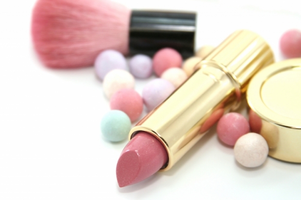 Backstage Makeup Tips for a Glam Look