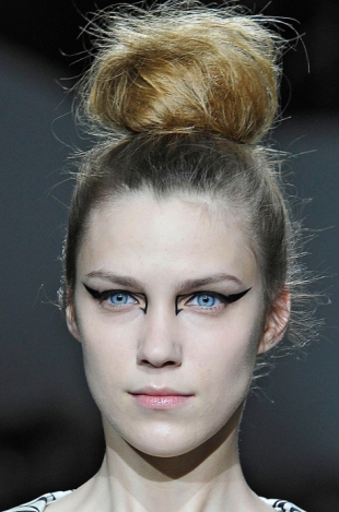 Fall 2020 Runway Beauty Trends | London Fashion Week