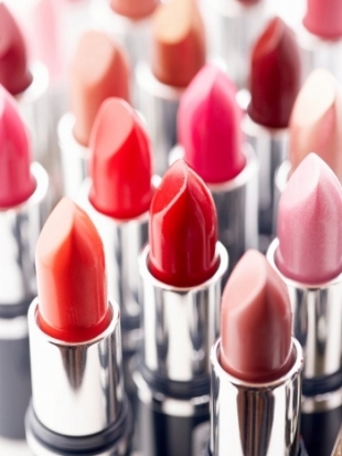 Speedy Makeup Tips for On-the-Go Girls