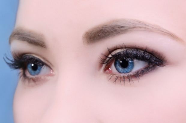 How to Lighten Your Eyebrows