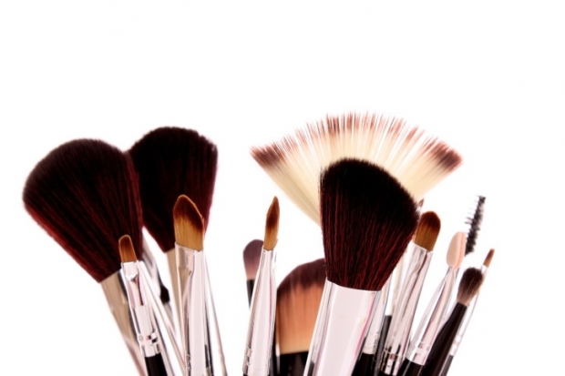 How to Clean Your Makeup Brushes