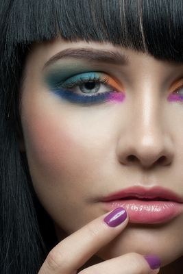 4 Ingenious Makeup Tips to Hide a Double Chin