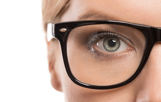 How to Correct Makeup Mistakes When Wearing Eyeglasses
