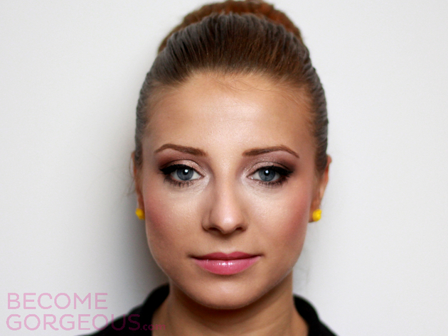 Romantic Makeup for Blue Eyes and Blonde Hair