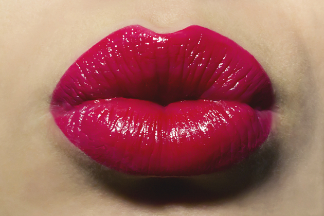 10 Tricks to Wear Bold Lipstick