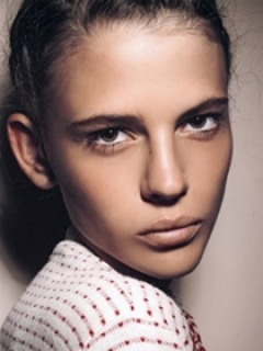 Shape Your Nose with Makeup