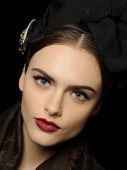 Create Sultry Doe Eyes Makeup