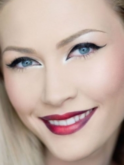 Sexy Vampire Makeup for Halloween