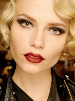 Sexy Vampire Makeup for Halloween