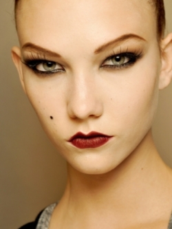 Sexy Vampire Makeup for Halloween