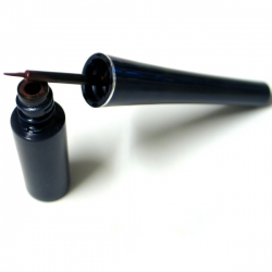 How to Make Eyeliner Stay In Place