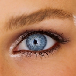 Create Quick Make-up In Minutes