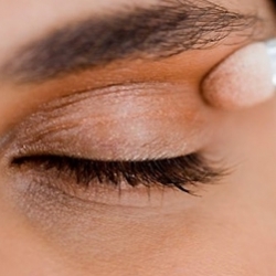 Create Quick Make-up In Minutes