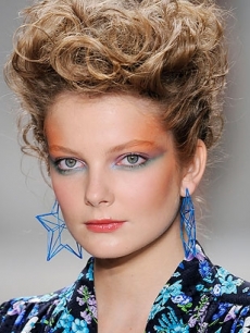 How to Wear Pastel Makeup