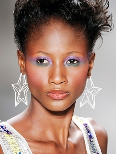 How to Wear Pastel Makeup