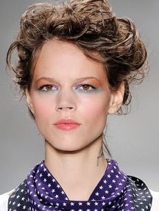 How to Wear Pastel Makeup