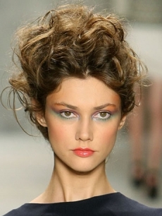 How to Wear Pastel Makeup