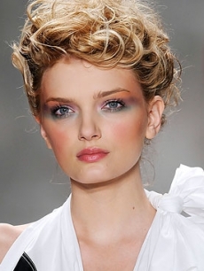 How to Wear Pastel Makeup