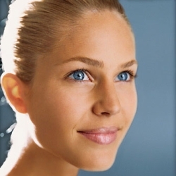 Makeup Tips for Contact Lens Wearers