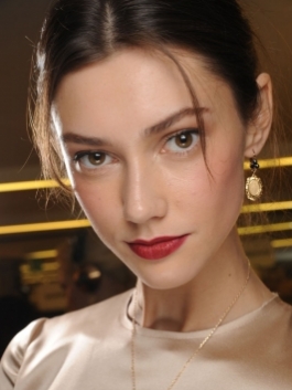 Makeup Tips for Brunettes