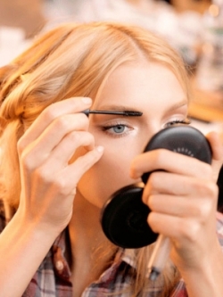 Ways to Lighten Your Eyebrows