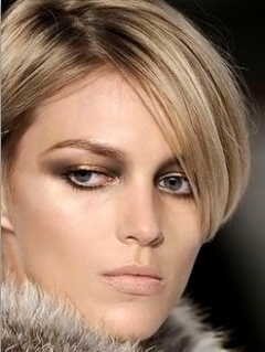 Golden Smokey Eyes Summer Make Up