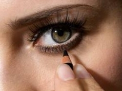 Hide Flaws with Makeup