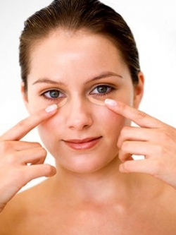 Hide Flaws with Makeup