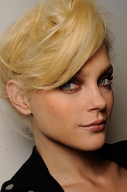 Peach Lips Make Up for Summer