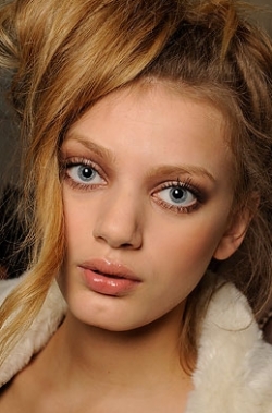 Peach Lips Make Up for Summer