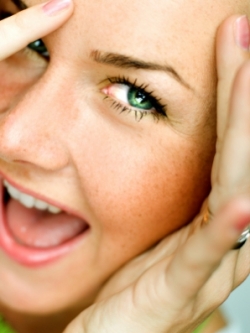 Best Make Up Tips For Freckles