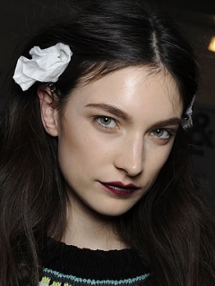 Fall 2020 Gothic Lips Makeup Trend