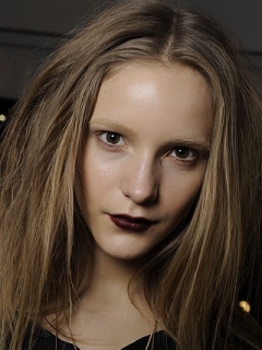 Fall 2020 Gothic Lips Makeup Trend