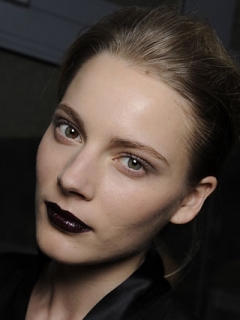 Fall 2020 Gothic Lips Makeup Trend