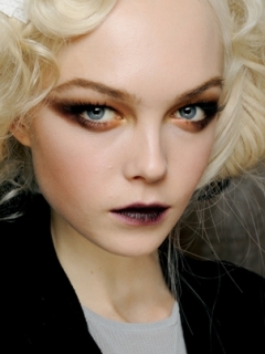 Fall 2020 Gothic Lips Makeup Trend