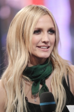 Ashlee Simpson’s Many Hair Colors