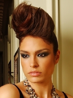 How to Tease Hair – Style the Hair Hump