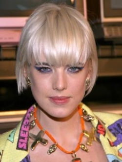 How to Get Agyness Deyn’s Bob Hairstyle