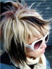 Short and Medium Scene Hairstyles for Girls