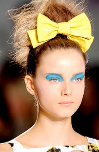 Stylish Hairstyles with Bows Trend