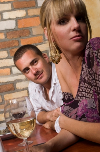 6 Mixed Signals Girls Give to Guys