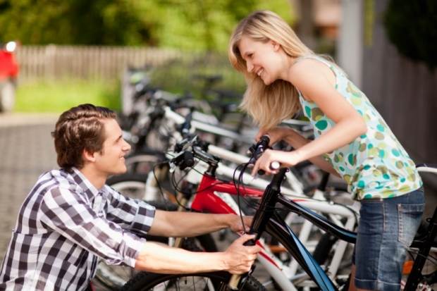 7 Flirting Tricks No Man Can Resist