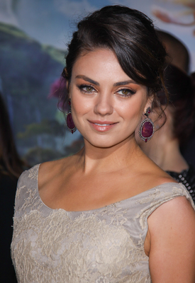 8 Female Celebrities Men Love