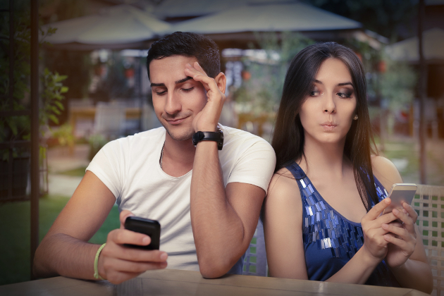 10 Signs You’re Dating a Cheater