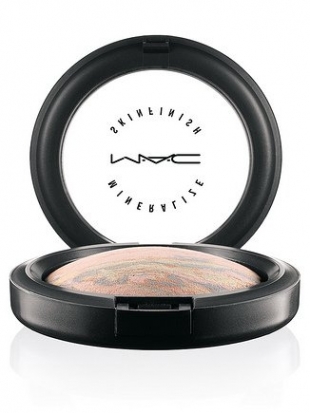 Hayley Williams for MAC 2020 Makeup Collection