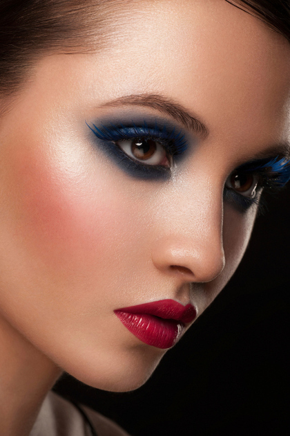 Smokey Blue Holiday Makeup