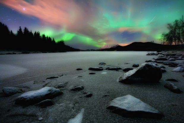 Le Metier de Beaute The Northern Lights Spring 2020 Makeup