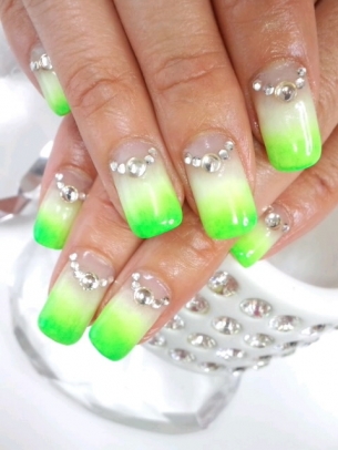 Pretty Nail Art Designs to Try This Summer